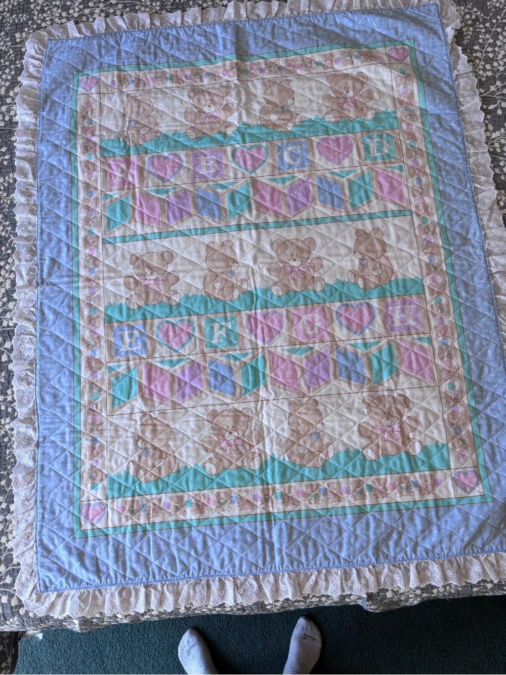 Vintage 1990’s handmade bear quilt